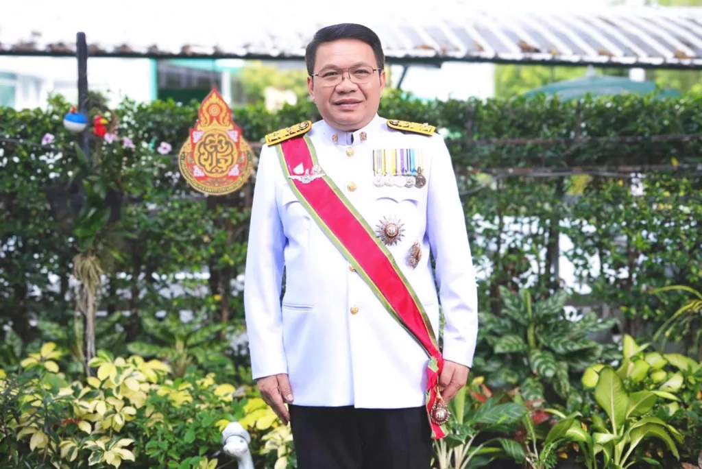 สพฐ. ร่วมเฝ้าฯ รับเสด็จพระบาทสมเด็จพระเจ้าอยู่หัว ในการพระราชพิธีทรงบำเพ็ญพระราชกุศลถวายผ้าพระกฐิน พุทธศักราช 2568