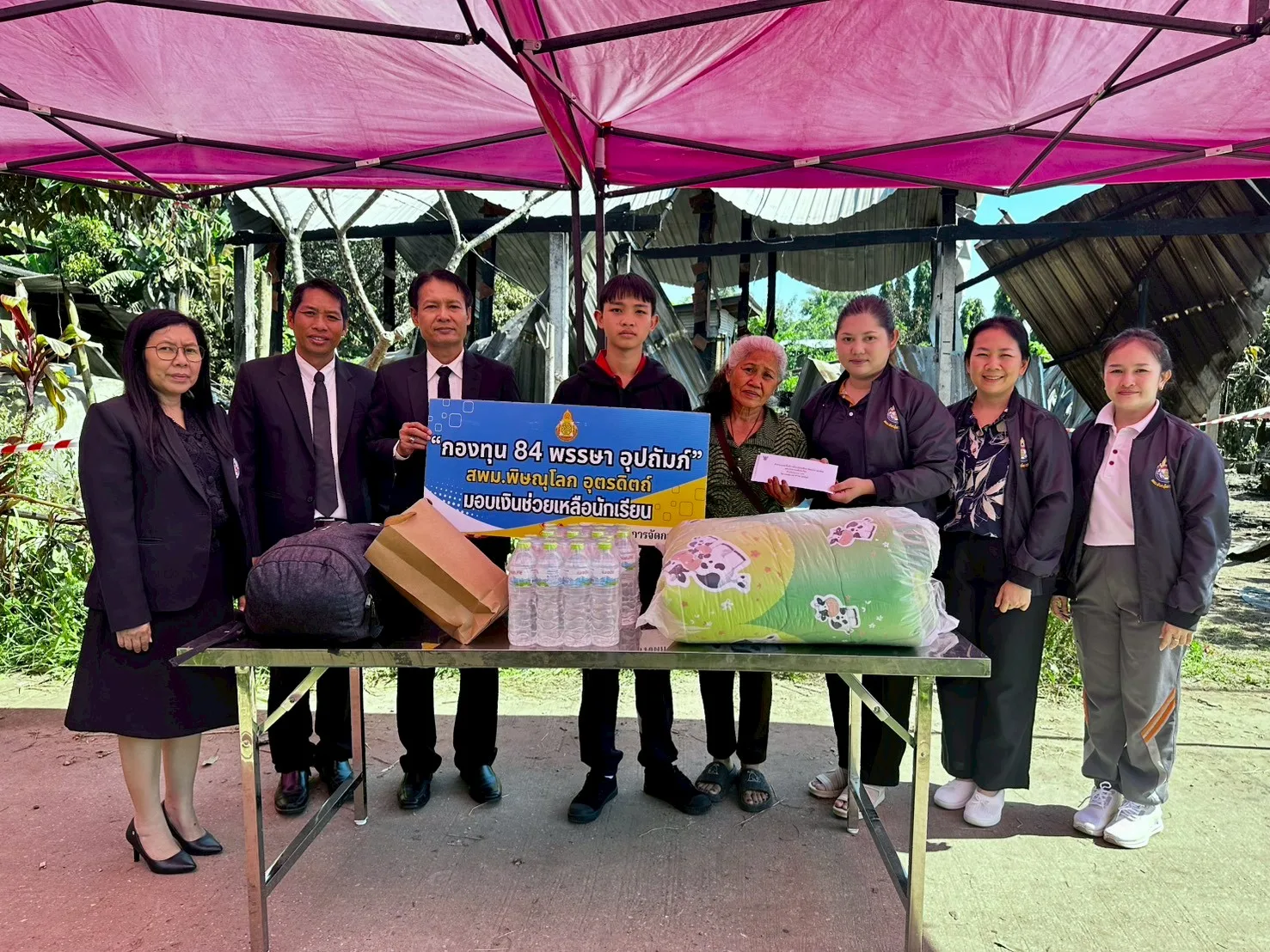 สพม.พิษณุโลก อุตรดิตถ์ มอบเงินช่วยเหลือนักเรียนจาก “กองทุน 84 พรรษา อุปถัมภ์”