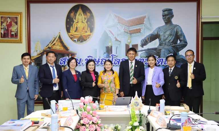 ผอ.สพม.พิษณุโลก อุตรดิตถ์ ให้คำปรึกษา แนะนำ การประเมินสัมฤทธิผลการปฏิบัติงานในหน้าที่เพื่อพัฒนาการศึกษา ตำแหน่งรองผู้อำนวยการสำนักงานเขตพื้นที่การศึกษา (Coaching Team) สังกัด สพฐ. ในระยะเวลา 1 ปี เขตตรวจราชการที่ 17