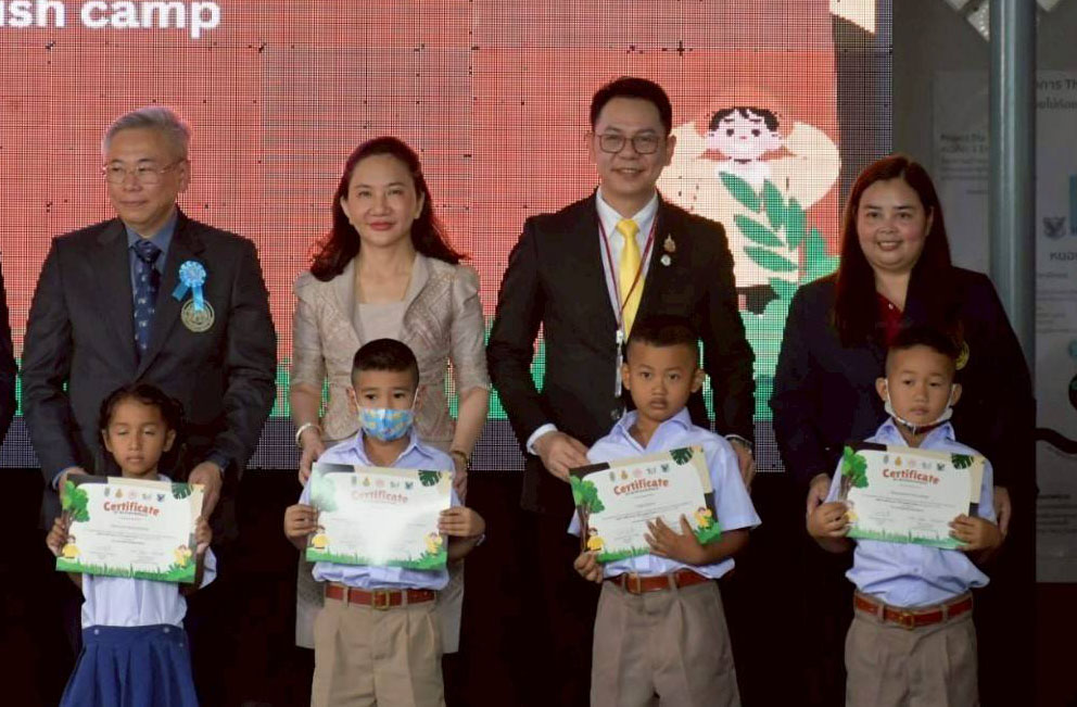 สพฐ. ร่วมพิธีส่งมอบโครงการ "หนองคา-บ้านโป่ง โมเดล" ส่งเสริมโอกาสทางการศึกษาอย่างยั่งยืน