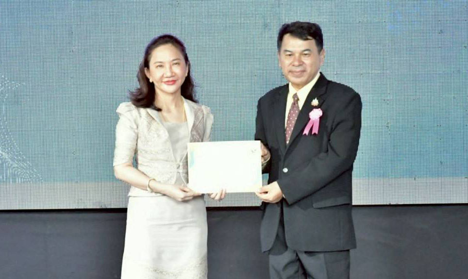 สพฐ. ร่วมพิธีส่งมอบโครงการ "หนองคา-บ้านโป่ง โมเดล" ส่งเสริมโอกาสทางการศึกษาอย่างยั่งยืน
