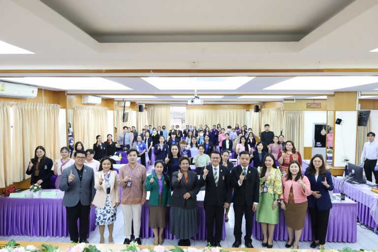สพป.กรุงเทพมหานคร จัดอบรมเชิงปฏิบัติการโรงเรียนในสังกัด สพป.กรุงเทพมหานคร เพื่อทบทวนการจัดทำหลักสูตรสถานศึกษา เน้นพัฒนาสมรรถนะตามช่วงวัยตามนโยบายของ สพฐ.