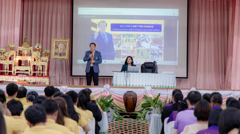 นายชวลิต เจนเจริญ ผอ.สพม.สุรินทร์ เป็นประธานในพิธีเปิดโครงการพัฒนาครูและบุคลากรทางการศึกษา สหวิทยาเขต 8 ศรีนครอัจจะ