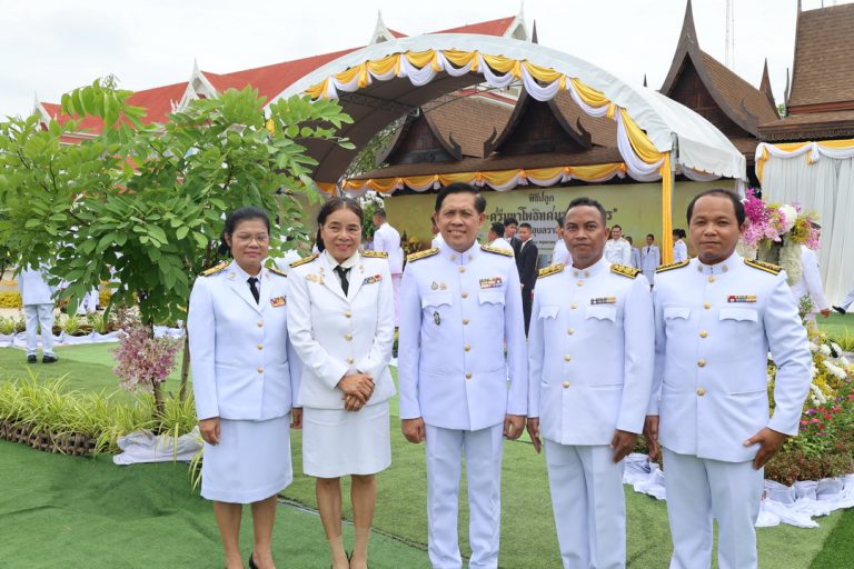 ผอ.สพป.อุบลราชธานี เขต 1 ร่วมพิธีปลูก “พระศรีมหาโพธิทศมราชบพิตร” เนื่องในวันวิสาขบูชา พร้อมกัน 77 จังหวัดทั่วประเทศ