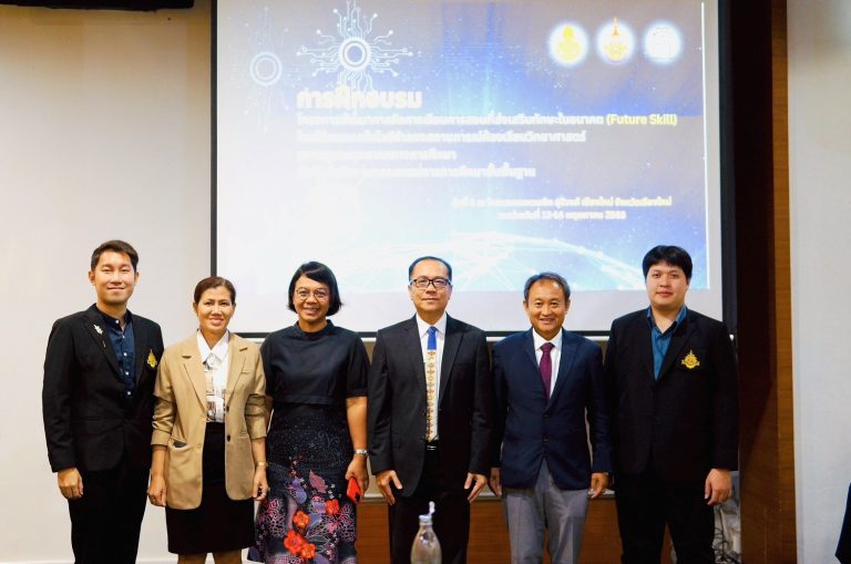 สพม.เชียงใหม่ เข้าร่วมอบรมพัฒนาการจัดการเรียนการสอนที่ส่งเสริมทักษะในอนาคต (Future Skill) โดยใช้เทคโนโลยีจำลองสถานการณ์ห้องเรียนวิทยาศาสตร์ ของครูและบุคลากรทางการศึกษา สังกัดสำนักงานคณะกรรมการการศึกษาขั้นพื้นฐาน