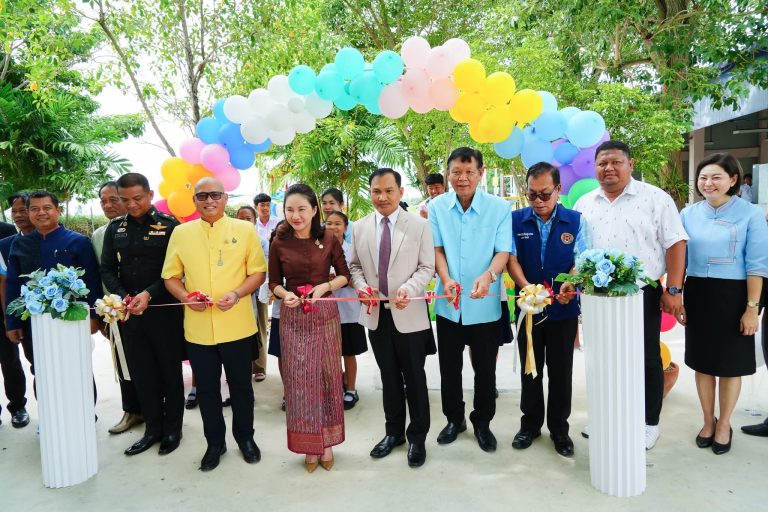 สพฐ. เปิดรั้วโรงเรียน สนามกีฬาและสนามเด็กเล่น รร.วัดเสนีวงศ์ สร้างความปลอดภัย-ส่งเสริมพัฒนาการนักเรียน