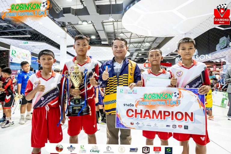 โรงเรียนอนุบาลเมืองบุรีรัมย์ (บ้านบัว) คว้าแชมป์ ROBINSON STREET FOOTBALL 3 ON 3