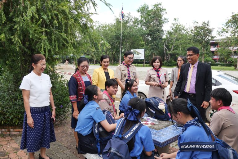 ผู้ตรวจราชการกระทรวงศึกษาธิการ ลงพื้นที่ตรวจติดตามนโยบายปี 2568 ณ โรงเรียนฝางชนูปถัมภ์