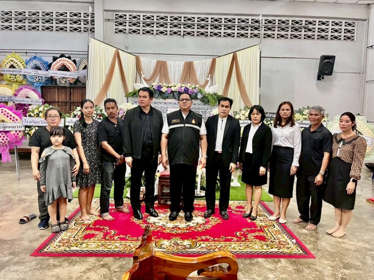 สพป.ชุมพร เขต 1 มอบกองทุนชาตะสัมพันธ์ คุณแม่บรรจง สุโพธิ์