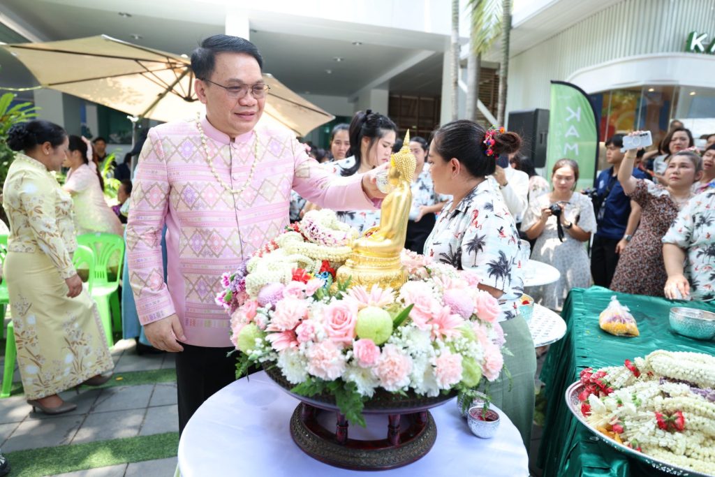 สพฐ. สืบสานวัฒนธรรมไทย จัดพิธีสรงน้ำพระและรดน้ำขอพรเนื่องในเทศกาลสงกรานต์ ประจำปี 2569