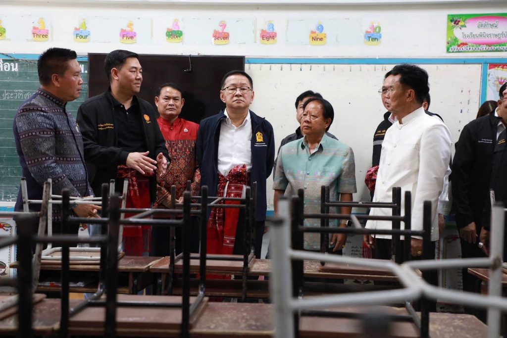 เลขาธิการ กพฐ. ร่วมคณะ รมว.ศธ. ตรวจเยี่ยมรร.พินิจฯ กาฬสินธุ์ สั่งเร่งปรับปรุงอาคาร-สร้างโรงอาหาร เพื่อสุขภาวะที่ดีของนักเรียน-ครู