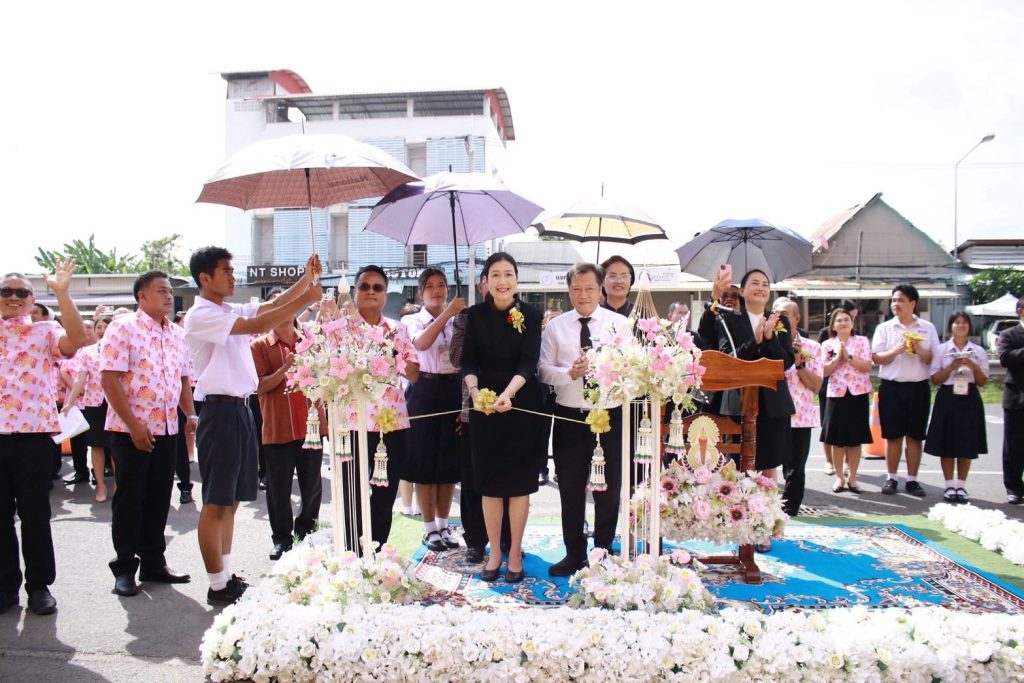 ผู้ช่วยเลขาธิการ กพฐ. ‘อาทิตยา’ ลงพื้นที่ จ.สุรินทร์ พร้อมยกระดับการศึกษา เปิดอาคารเรียนใหม่–เดินหน้า Pre-degree เชื่อมการเรียนรู้สู่อนาคต