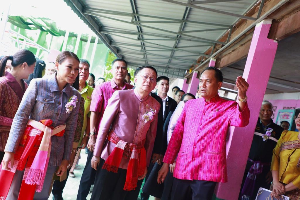 เลขาธิการ กพฐ. ร่วมคณะ รมว.ศธ. ลงพื้นที่ร้อยเอ็ด เร่งยกเครื่องอาคารเก่า 57 ปี ย้ำ "ความปลอดภัยนักเรียน" ต้องมาก่อน