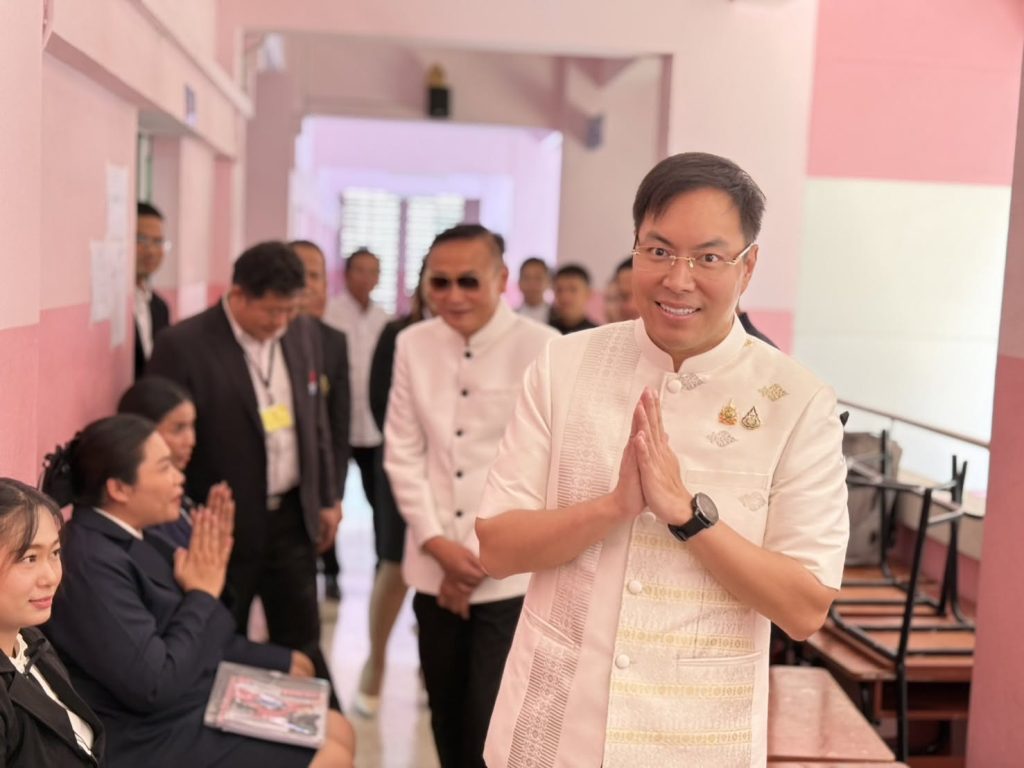 "อัครนันท์"ลงพื้นที่ตรวจเยี่ยม และให้กำลังใจผู้เข้าสอบครูผู้ช่วย จ.กาญจนบุรี ย้ำต้องโปร่งใสเป็นธรรม พร้อมส่งกำลังใจให้ผู้เข้าสอบ ชี้ เป็นก้าวสำคัญสู่วิชาชีพครู