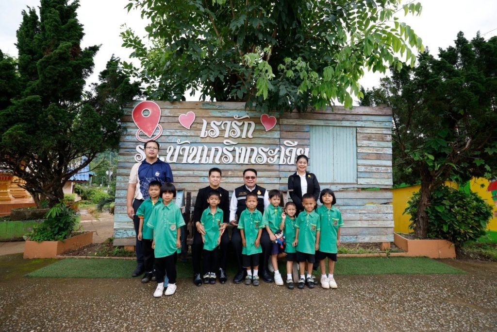 เลขาธิการ กพฐ. ตรวจเยี่ยมโรงเรียนในกาญจนบุรี เติมกำลังใจครู-นักเรียน พร้อมรับฟังปัญหาจากพื้นที่จริง