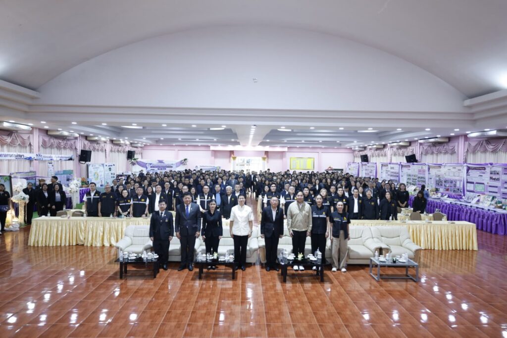 ศธ. พร้อม สพฐ. ลงพื้นที่กาญจนบุรี เดินหน้าแก้หนี้ครู-ผลักดันโรงเรียนคุณภาพ-พัฒนาสมรรถนะดิจิทัลครู พร้อมรับฟังปัญหา ตอบโจทย์การศึกษาในพื้นที่