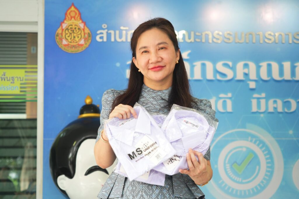 สพฐ. รับมอบชุดนักเรียน รองเท้า และอุปกรณ์การเรียน มูลค่ากว่า 7.9 หมื่นบาท ช่วยเหลือนักเรียนประสบอุทกภัยจังหวัดน่าน